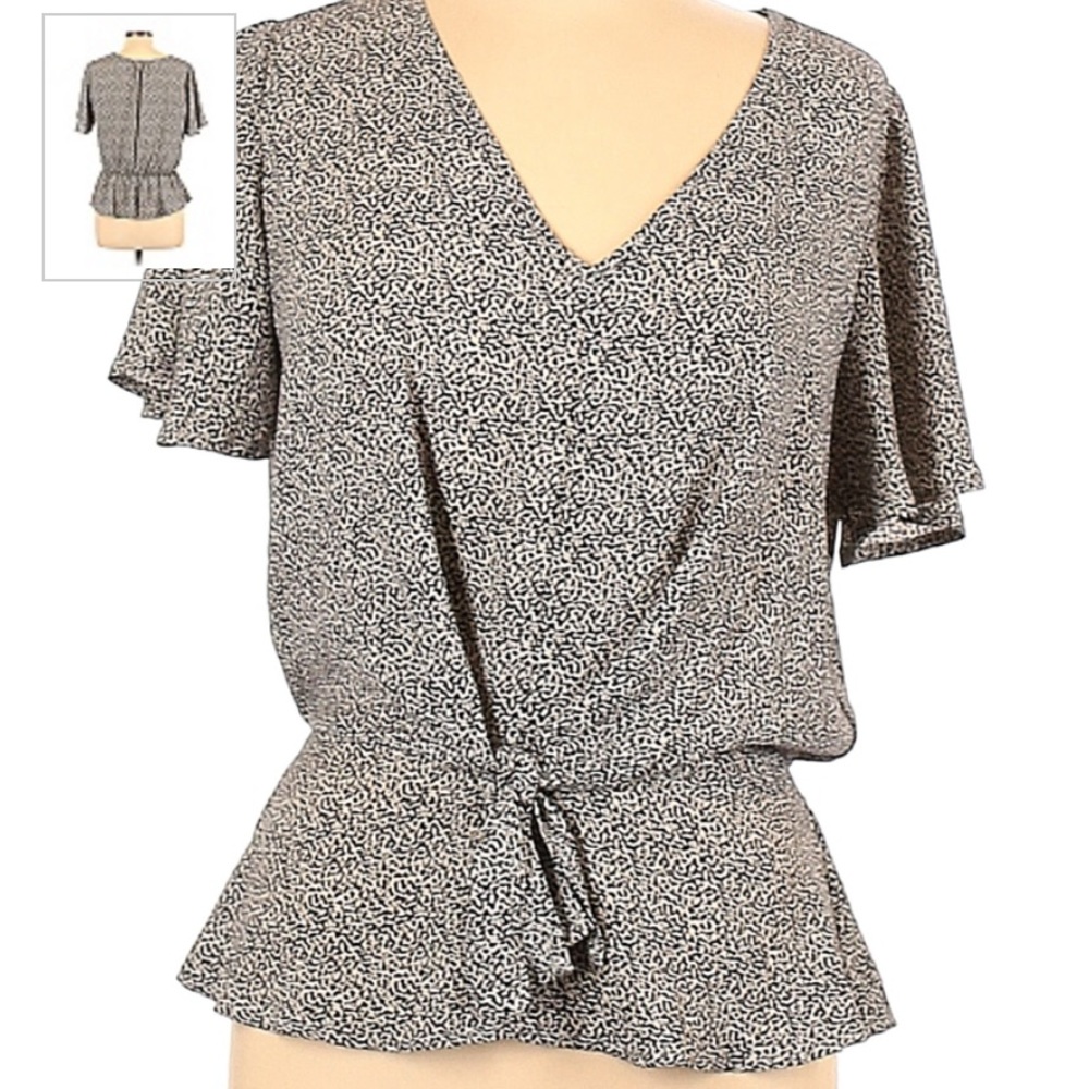 🦋2/$22 NWT Sienna Sky animal print v neck blouse